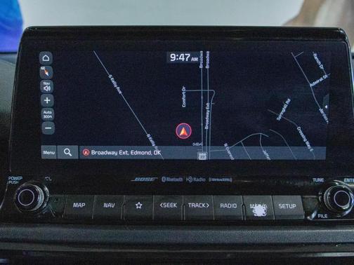 Starbright Yellow / Black Roof 2022 Kia Seltos SX