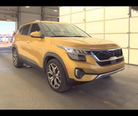 Starbright Yellow / Black Roof 2022 Kia Seltos SX