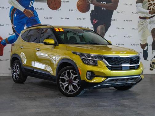 Starbright Yellow / Black Roof 2022 Kia Seltos SX