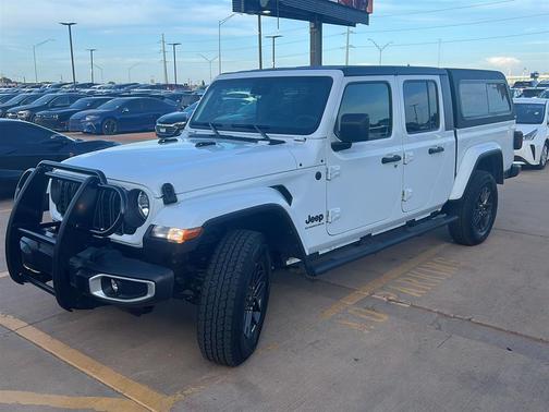 Bright White Clearcoat 2024 Jeep Gladiator Sport