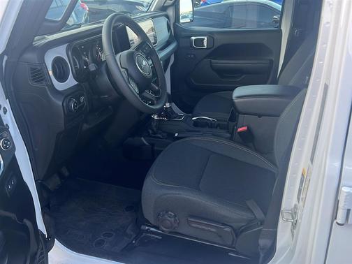 Bright White Clearcoat 2024 Jeep Gladiator Sport