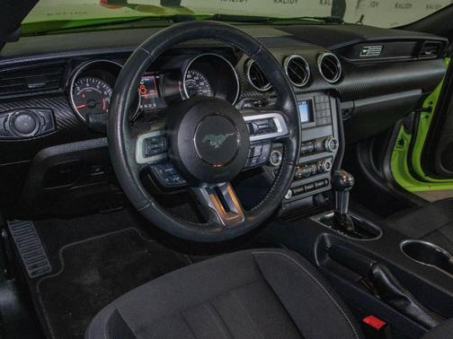 2020 Ford Mustang EcoBoost
