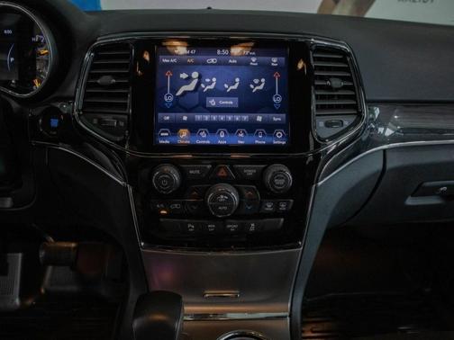 Photo 3 of 27 of 2020 Jeep Grand Cherokee Trailhawk