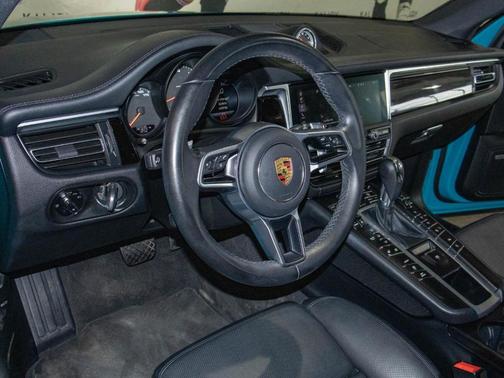 2021 Porsche Macan Base