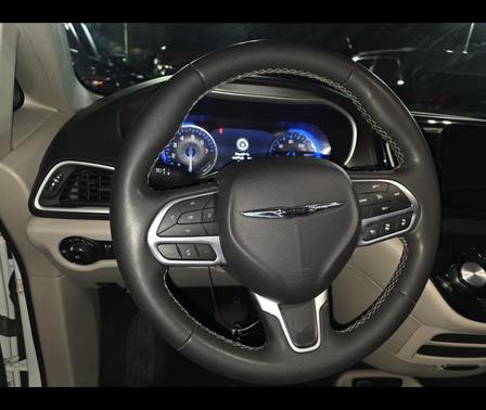 2023 Chrysler Pacifica Touring-L