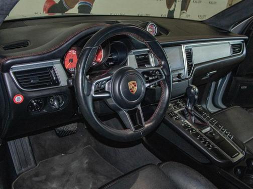 2017 Porsche Macan Turbo