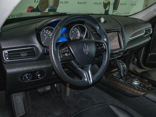 Grigio Metallic 2019 Maserati Levante Base