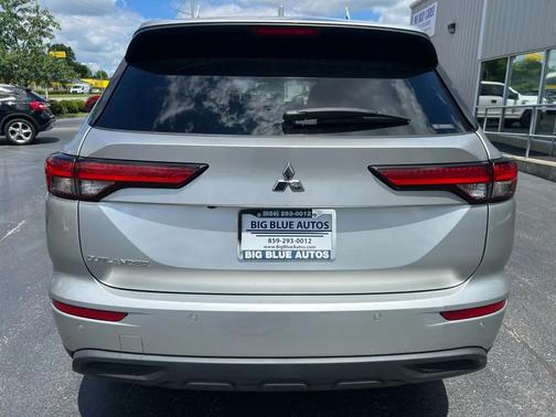 Silver 2022 Mitsubishi Outlander ES S-AWC