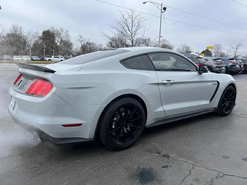 2017 Ford Shelby GT350 Base