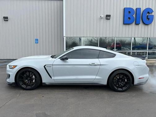 2017 Ford Shelby GT350 Base