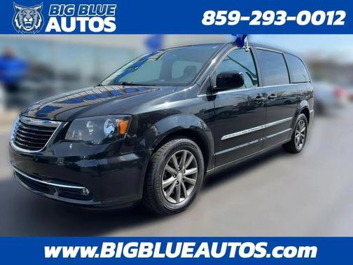 2016 Chrysler Town & Country S