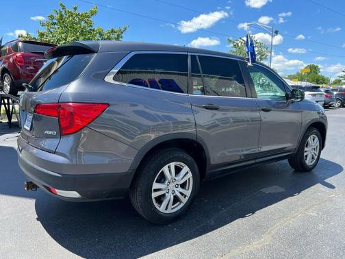Gray 2016 Honda Pilot LX