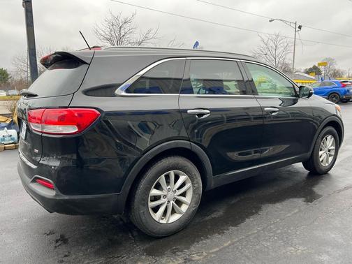 2017 Kia Sorento LX