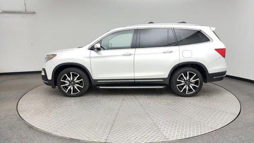 Platinum White Pearl 2021 Honda Pilot Touring 8-Passenger