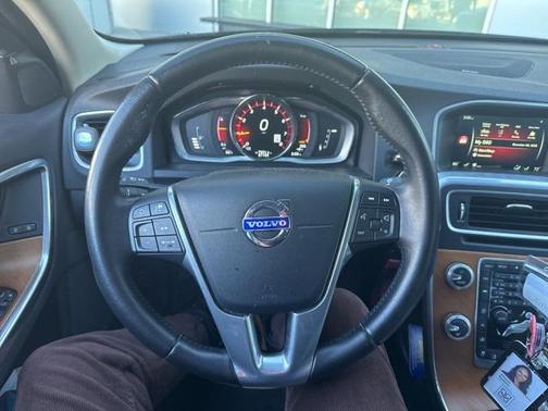 2016 Volvo S60 Inscription T5 Drive-E Platinum