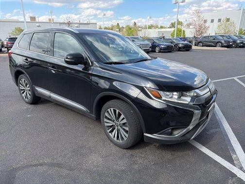 Labrador Black Metallic 2020 Mitsubishi Outlander SEL