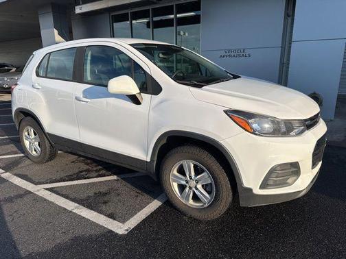 Summit White 2018 Chevrolet Trax LS
