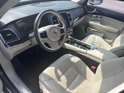 Gray Metallic 2019 Volvo XC90 T6 Momentum