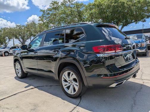 Racing Green Metallic 2021 Volkswagen Atlas 3.6L SE w/Technology
