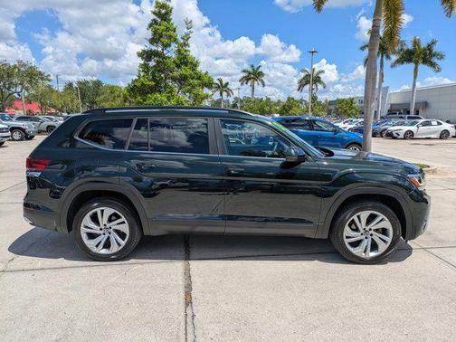 Racing Green Metallic 2021 Volkswagen Atlas 3.6L SE w/Technology