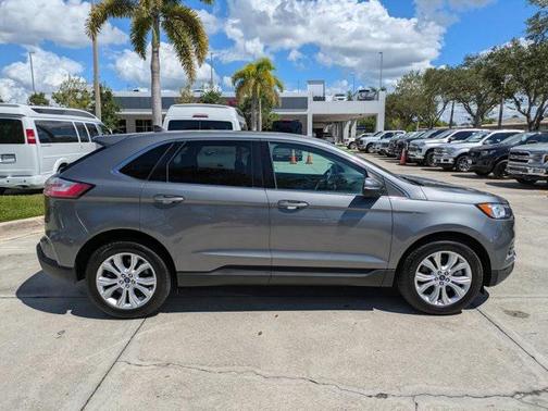 2022 Ford Edge Titanium