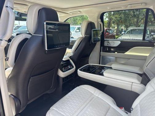 CHROMA CRYSTAL BLUE PREMIUM 2021 Lincoln Navigator Black Label