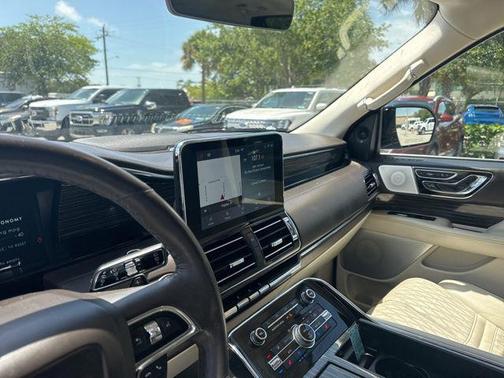 CHROMA CRYSTAL BLUE PREMIUM 2021 Lincoln Navigator Black Label