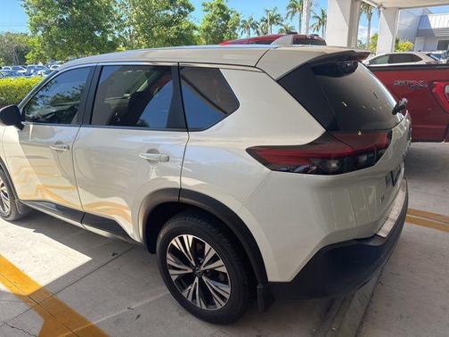 Pearl White Tricoat 2023 Nissan Rogue SV
