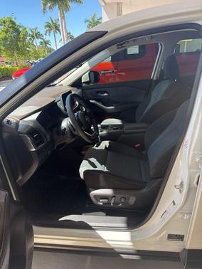 Pearl White Tricoat 2023 Nissan Rogue SV