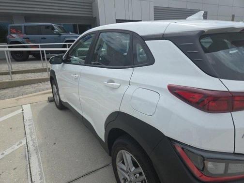 2023 Hyundai KONA SE