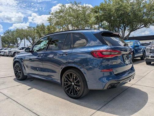 2022 BMW X5 M50i