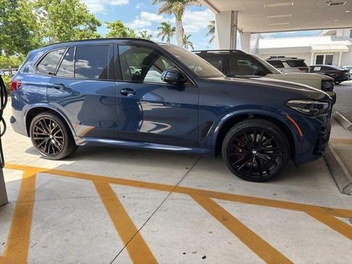 2022 BMW X5 M50i