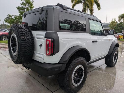 Oxford White 2023 Ford Bronco Badlands