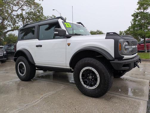Oxford White 2023 Ford Bronco Badlands