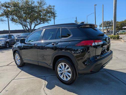 2024 Toyota Corolla Cross LE