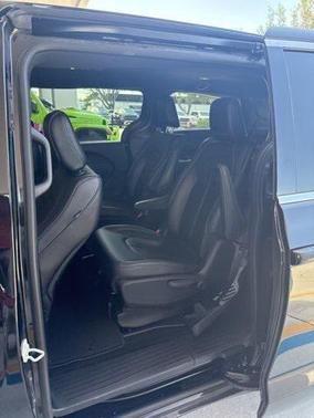 2025 Chrysler Pacifica Hybrid Select