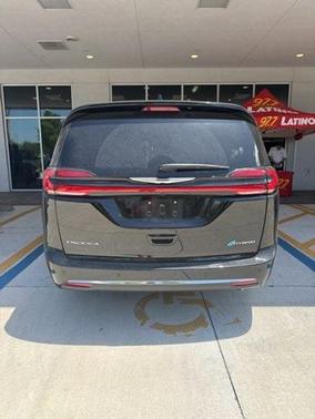 2025 Chrysler Pacifica Hybrid Select