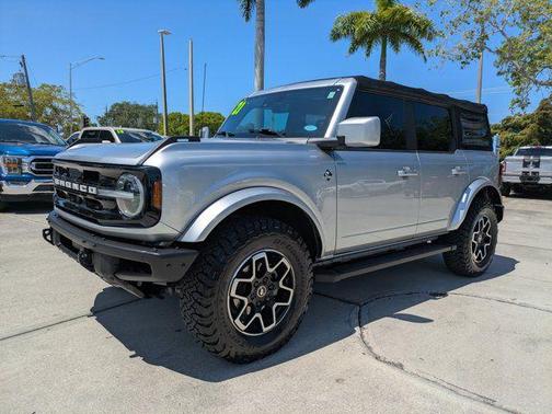 ICONIC SILVER METALLIC 2021 Ford Bronco Outer Banks