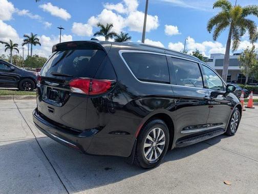 2020 Chrysler Pacifica Touring-L Plus