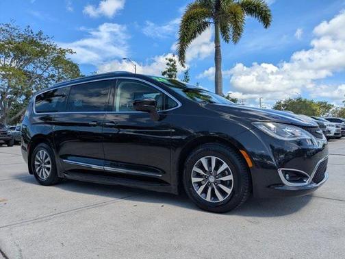 2020 Chrysler Pacifica Touring-L Plus