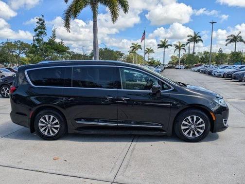 2020 Chrysler Pacifica Touring-L Plus