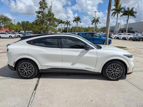 STAR WHITE MET TRI-COAT 2025 Ford Mustang Mach-E Premium