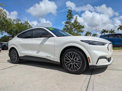 STAR WHITE MET TRI-COAT 2025 Ford Mustang Mach-E Premium