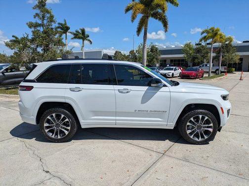 2022 Jeep Grand Cherokee Overland