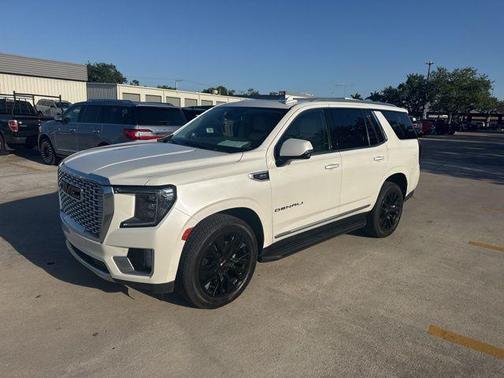 White Frost Tricoat 2021 GMC Yukon Denali
