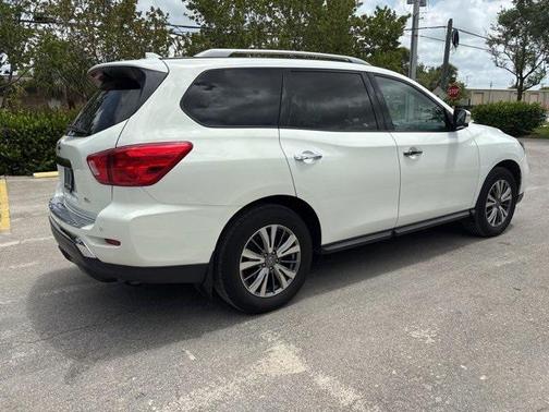 2019 Nissan Pathfinder SL