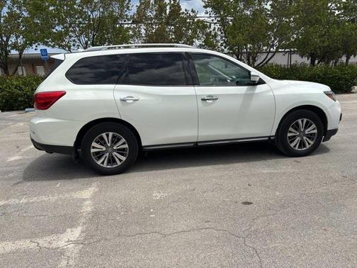 2019 Nissan Pathfinder SL