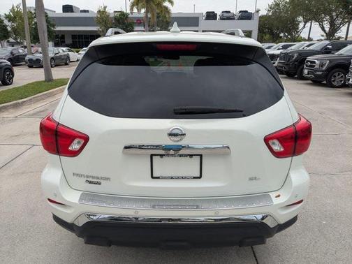 2019 Nissan Pathfinder SL