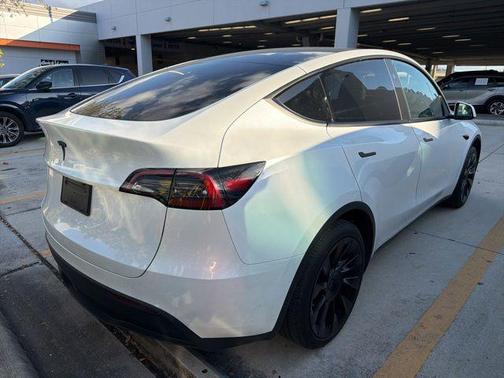 2024 Tesla Model Y Long Range Dual Motor All-Wheel Drive