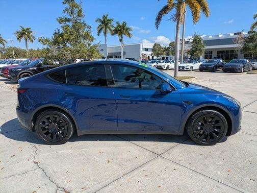 2022 Tesla Model Y Long Range Dual Motor All-Wheel Drive